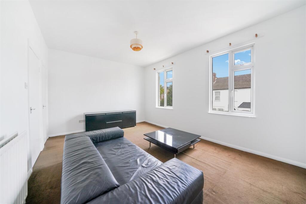 1 bed 1st Floor Flat for rent in London. From Warwick Estate Agents - London 1 bed 1st Floor Flat for rent in London. From Warwick Estate Agents - London