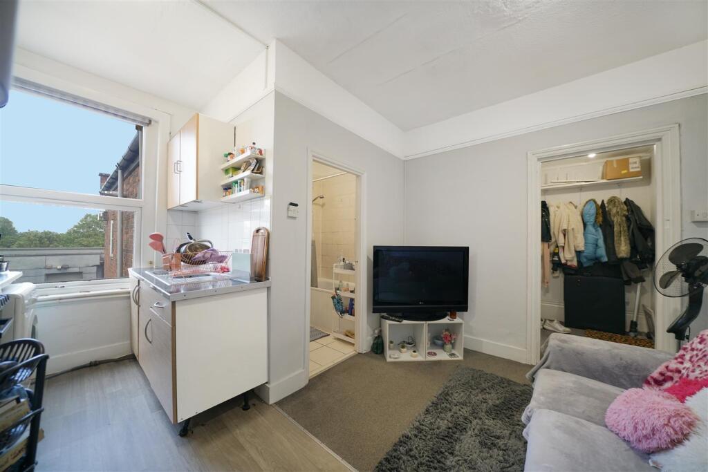 2 bed 1st Floor Flat for rent in Willesden. From Warwick Estate Agents - London