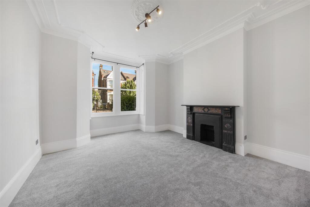 2 bed 1st Floor Flat for rent in Willesden. From Warwick Estate Agents - London