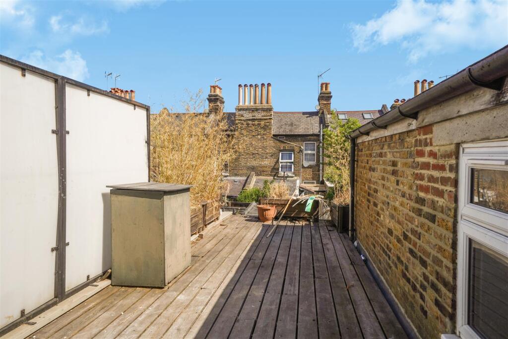 4 bed Studio for rent in London. From Warwick Estate Agents - London 4 bed Studio for rent in London. From Warwick Estate Agents - London