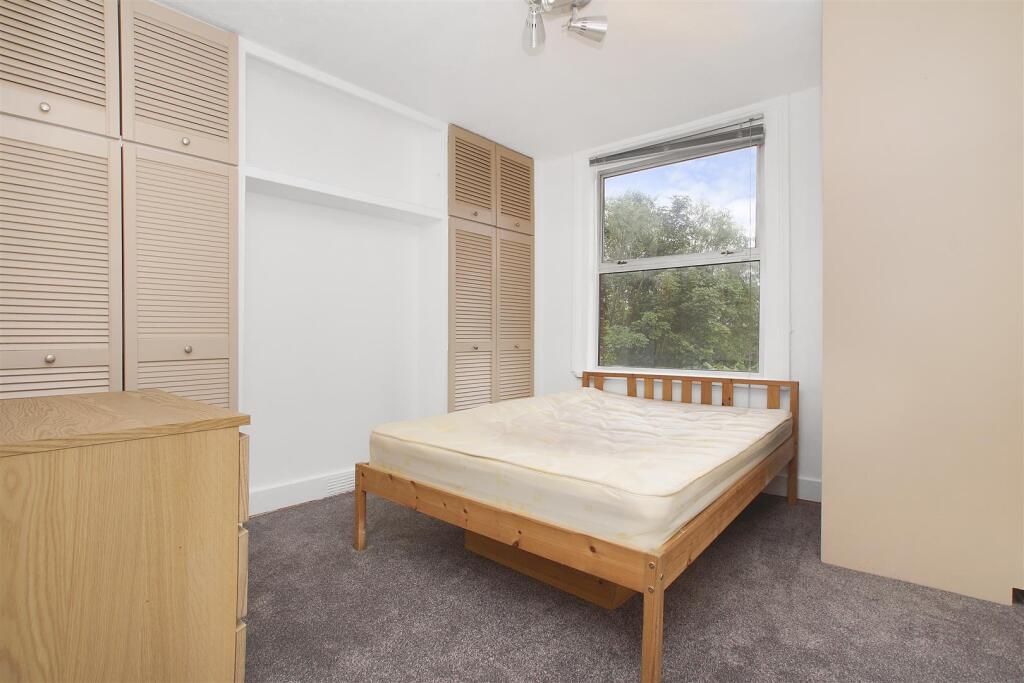 2 bed 1st Floor Flat for rent in London. From Warwick Estate Agents - London