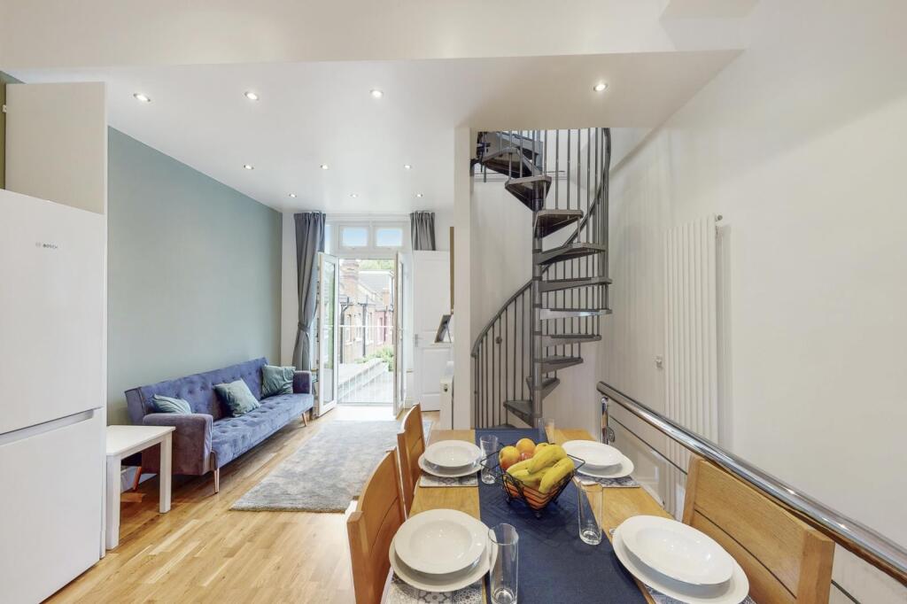 3 bed 1st Floor Flat for rent in London. From Warwick Estate Agents - London 3 bed 1st Floor Flat for rent in London. From Warwick Estate Agents - London