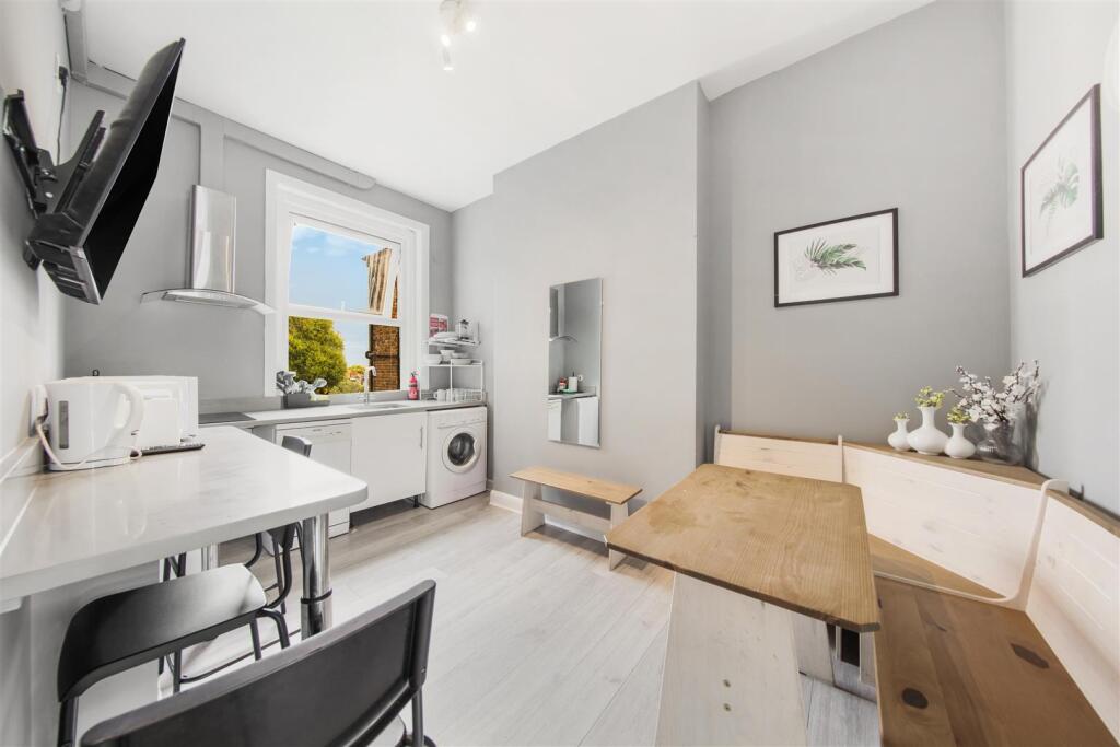 2 bed 1st Floor Flat for rent in London. From Warwick Estate Agents - London 2 bed 1st Floor Flat for rent in London. From Warwick Estate Agents - London