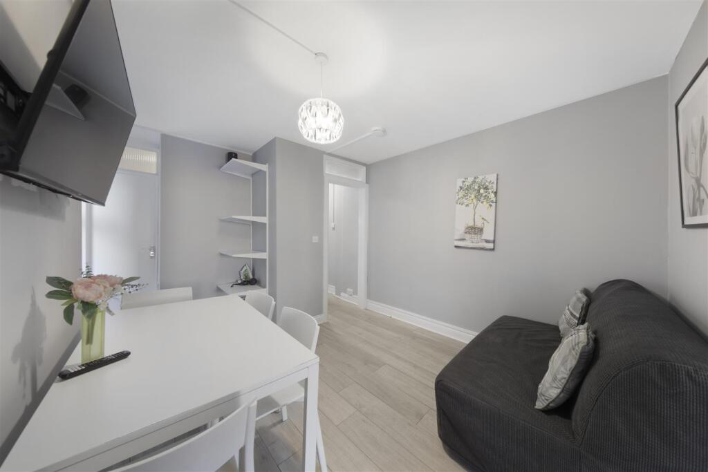 1 bed 1st Floor Flat for rent in London. From Warwick Estate Agents - London 1 bed 1st Floor Flat for rent in London. From Warwick Estate Agents - London