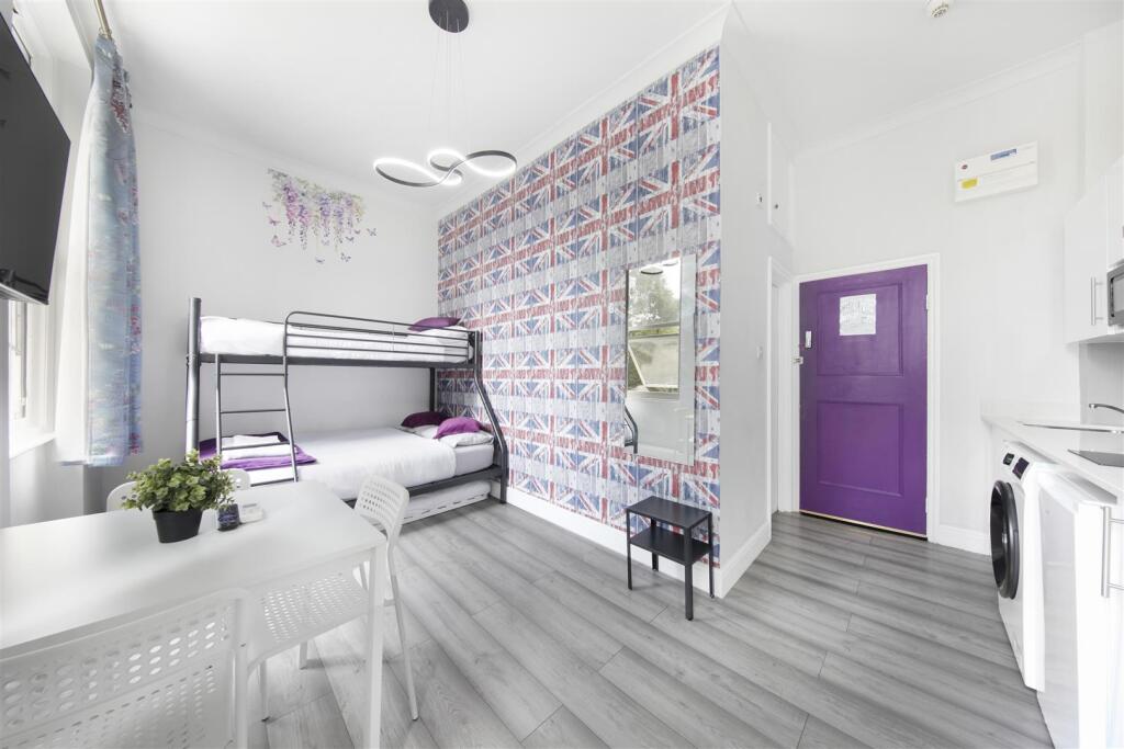 4 bed 1st Floor Flat for rent in London. From Warwick Estate Agents - London 4 bed 1st Floor Flat for rent in London. From Warwick Estate Agents - London