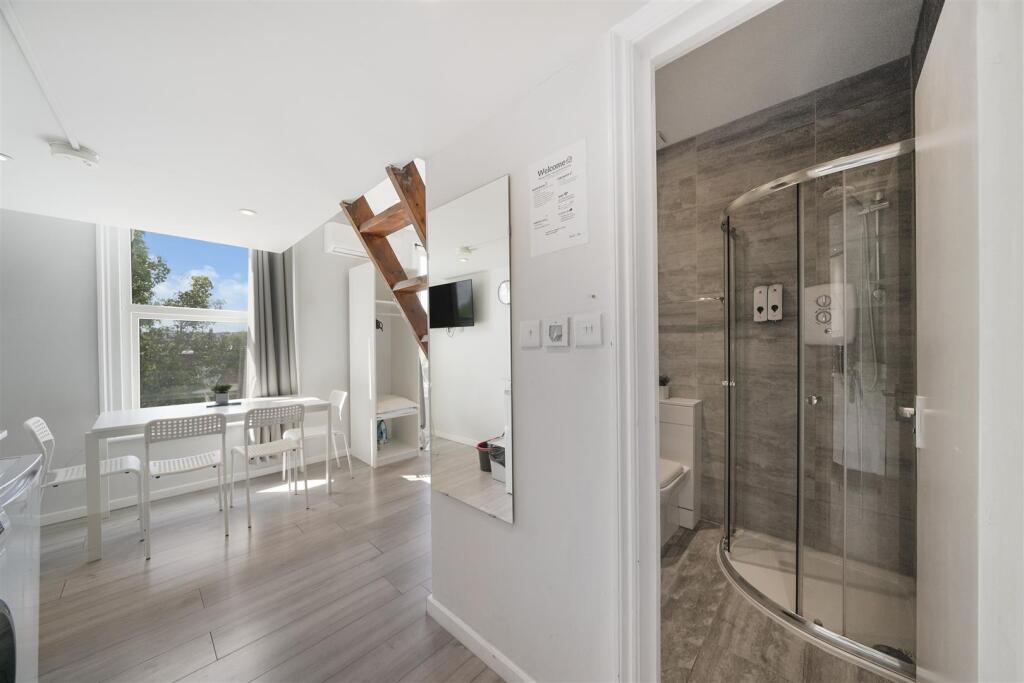 1 bed 1st Floor Flat for rent in London. From Warwick Estate Agents - London
