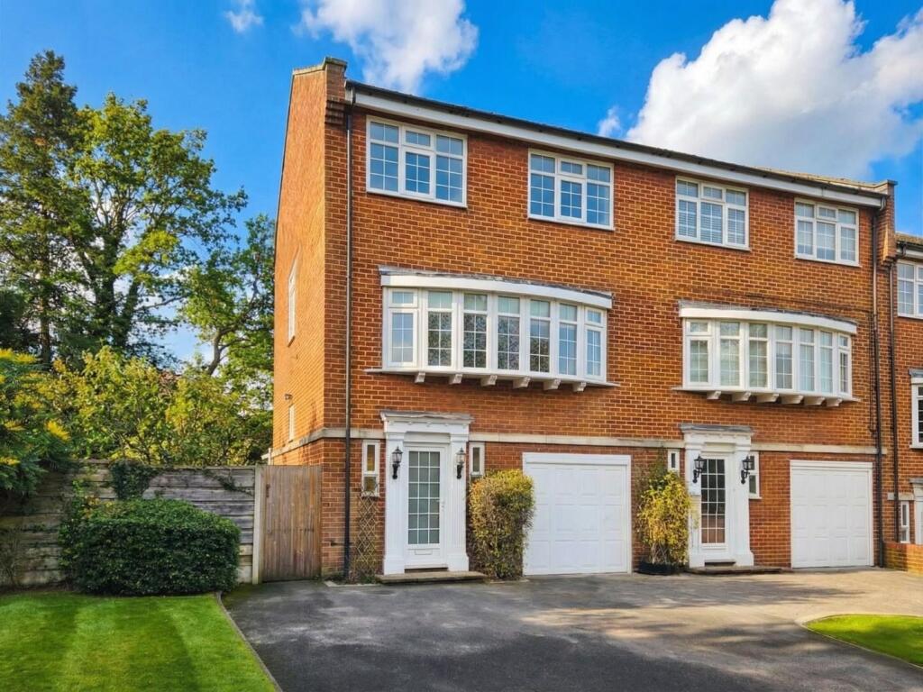 4 bed Town House for rent in Altrincham. From Watersons - Hale 4 bed Town House for rent in Altrincham. From Watersons - Hale