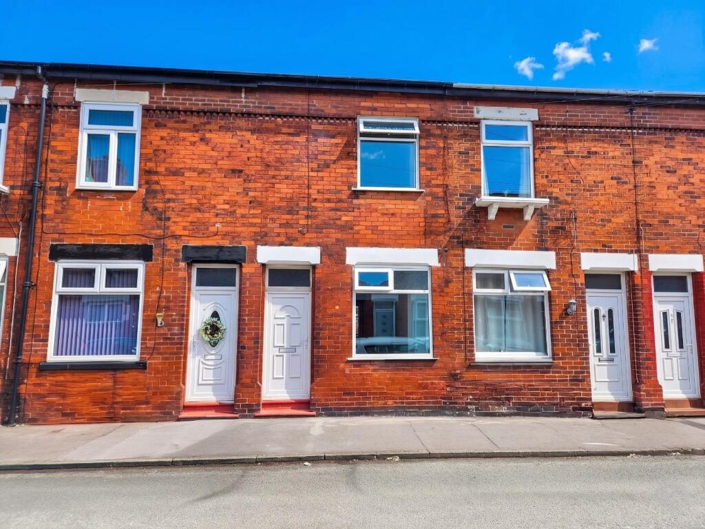 2 bed Mid Terraced House for rent in Altrincham. From Watersons - Hale