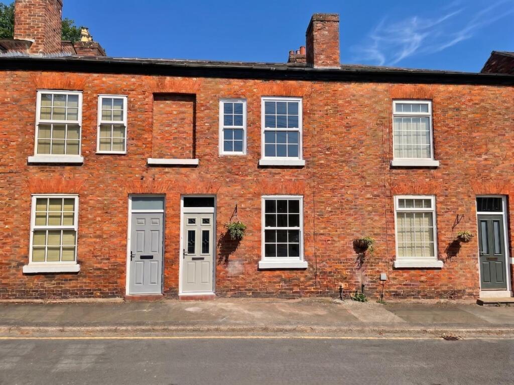 2 bed Mid Terraced House for rent in Altrincham. From Watersons - Hale 2 bed Mid Terraced House for rent in Altrincham. From Watersons - Hale