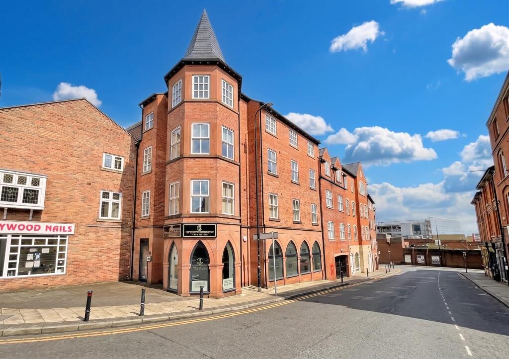2 bed Apartment for rent in Altrincham. From Watersons - Hale 2 bed Apartment for rent in Altrincham. From Watersons - Hale