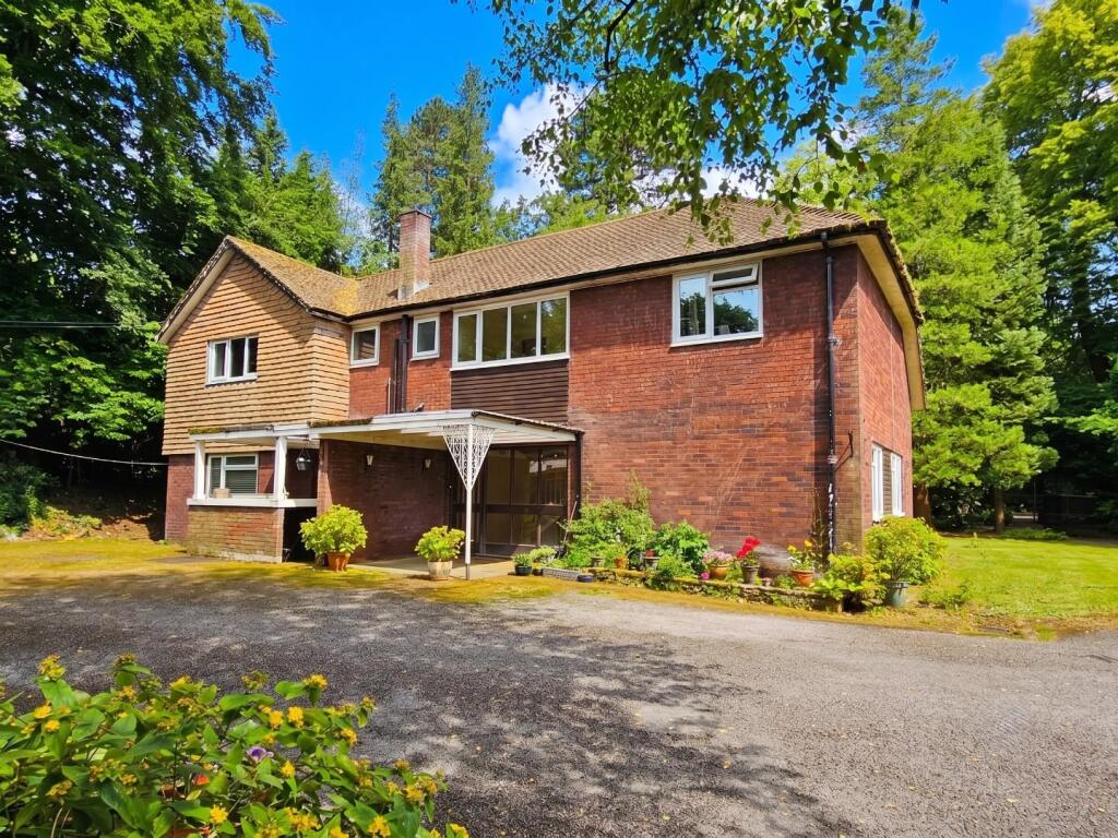 2 bed Apartment for rent in Altrincham. From Watersons - Hale
