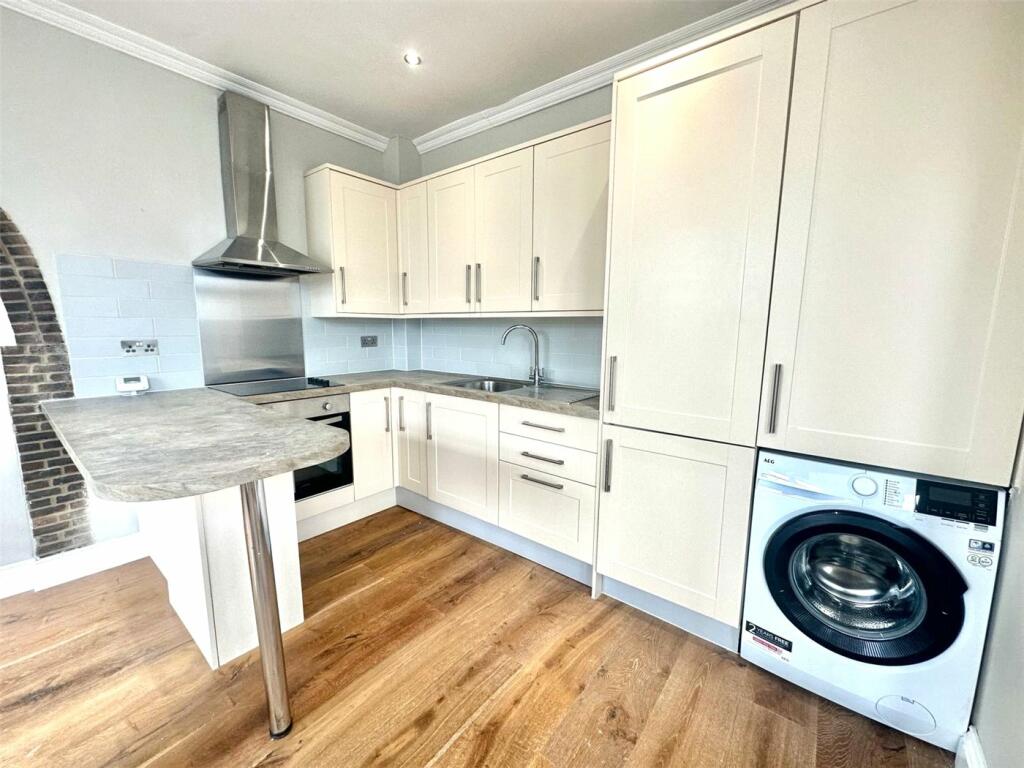 2 bed Apartment for rent in London. From Winkworth  - Palmers Green