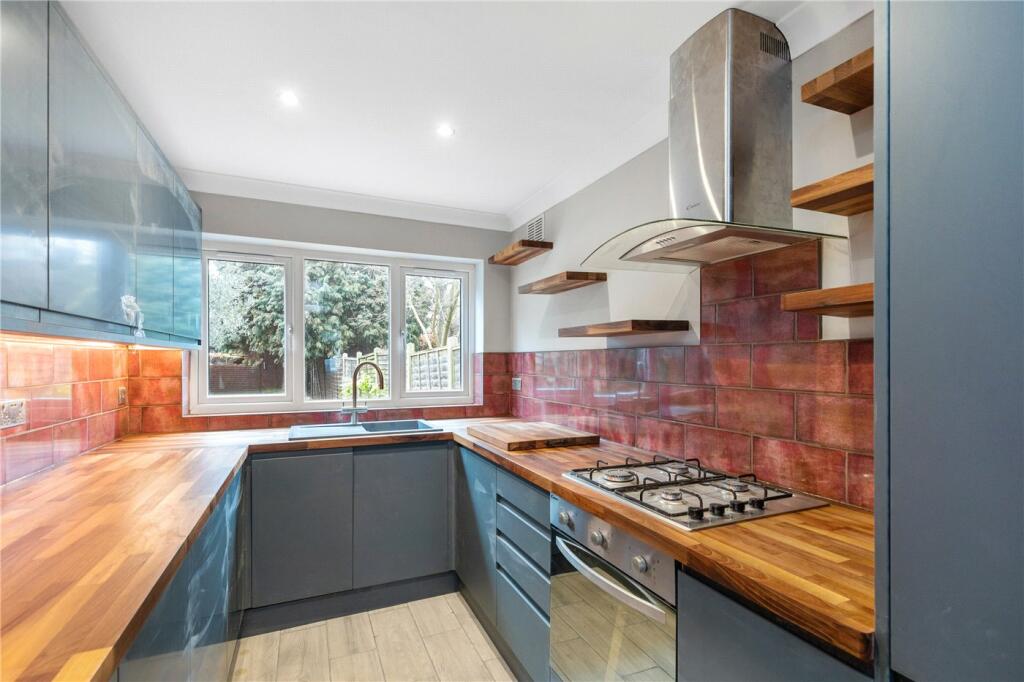 3 bed Detached House for rent in Edmonton. From Winkworth  - Palmers Green