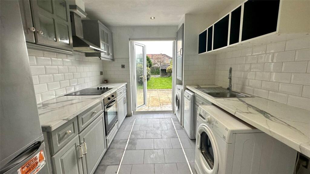 3 bed Mid Terraced House for rent in Waltham Cross. From Winkworth  - Palmers Green