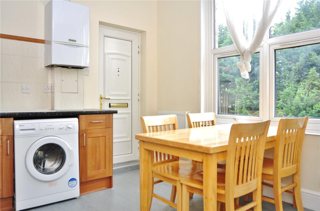 3 bed Apartment for rent in Southgate. From Winkworth  - Palmers Green