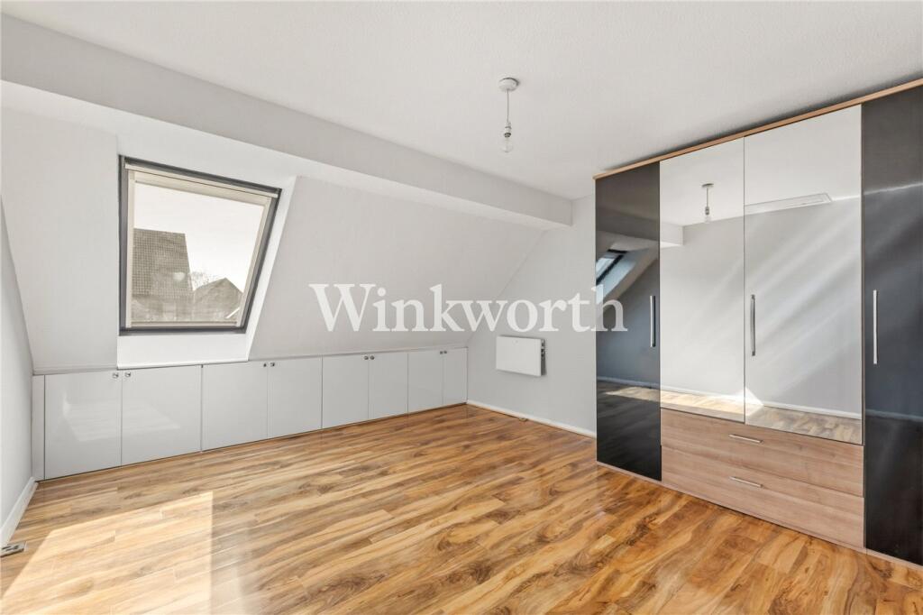 2 bed End of Terrace for rent in Southgate. From Winkworth - Palmers Green