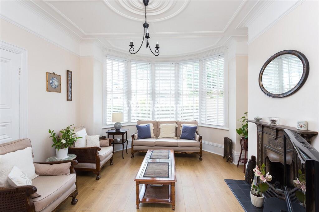 3 bed End of Terrace for rent in Wood Green. From Winkworth - Palmers Green