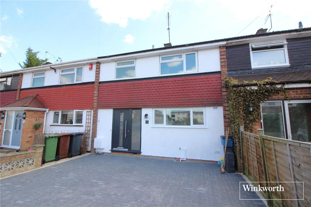 3 bed Mid Terraced House for rent in Borehamwood. From Winkworth - Elstree & Borehamwood 3 bed Mid Terraced House for rent in Borehamwood. From Winkworth - Elstree & Borehamwood