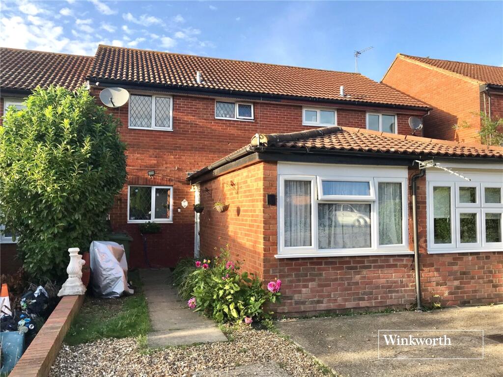 4 bed Studio for rent in Green Street. From Winkworth - Elstree & Borehamwood