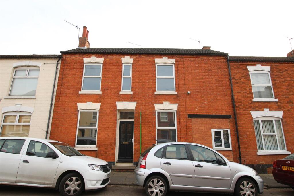 5 bed Mid Terraced House for rent in Northampton. From Whites Estate Agents - Northampton