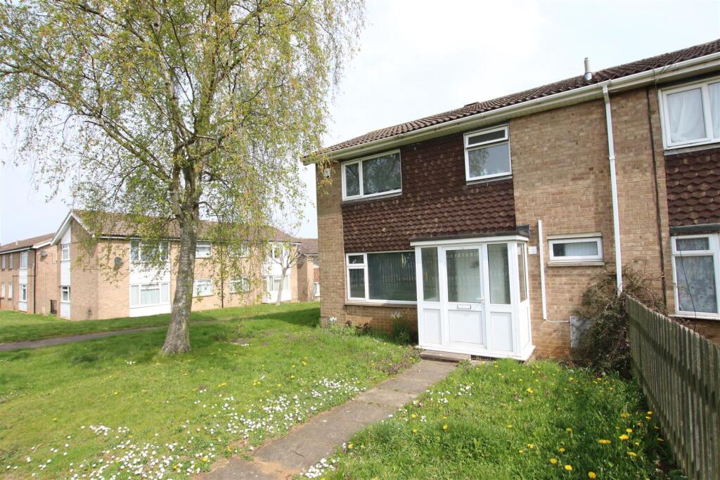 4 bed Mid Terraced House for rent in Northampton. From Whites Estate Agents - Northampton
