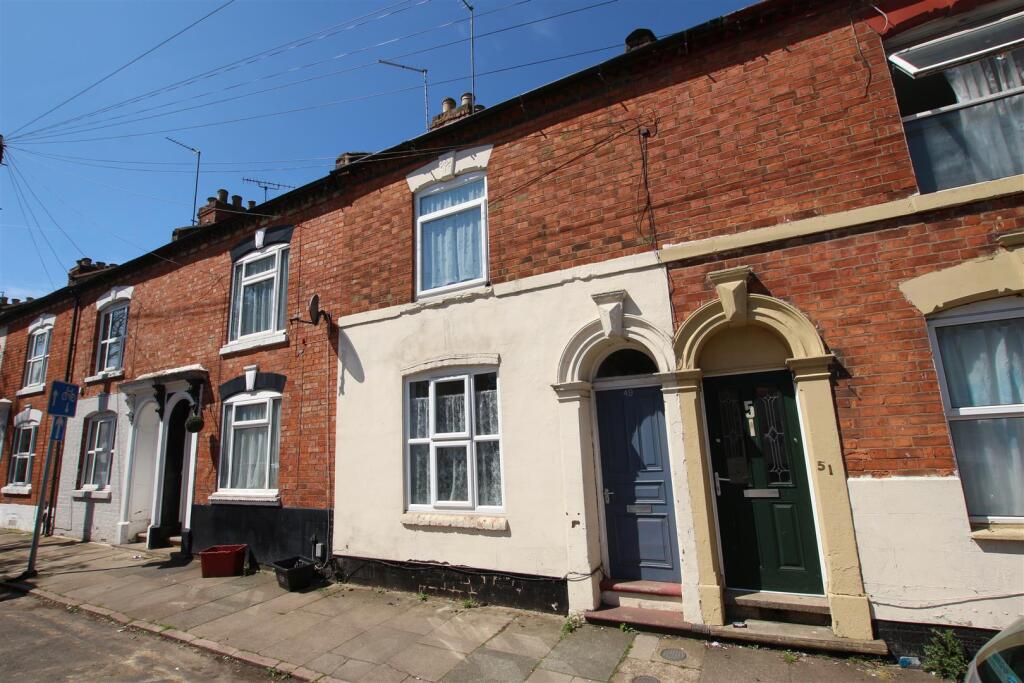 5 bed Mid Terraced House for rent in Northampton. From Whites Estate Agents - Northampton