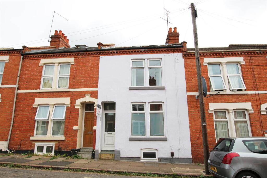 5 bed Private Halls for rent in Northampton. From Whites Estate Agents - Northampton