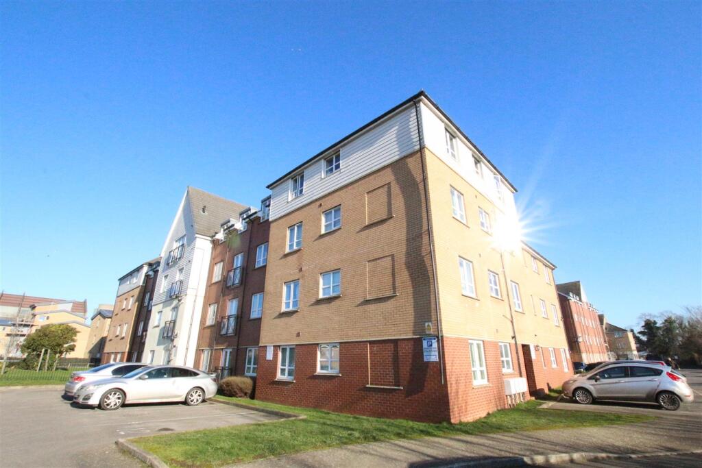 2 bed Private Halls for rent in Northampton. From Whites Estate Agents - Northampton