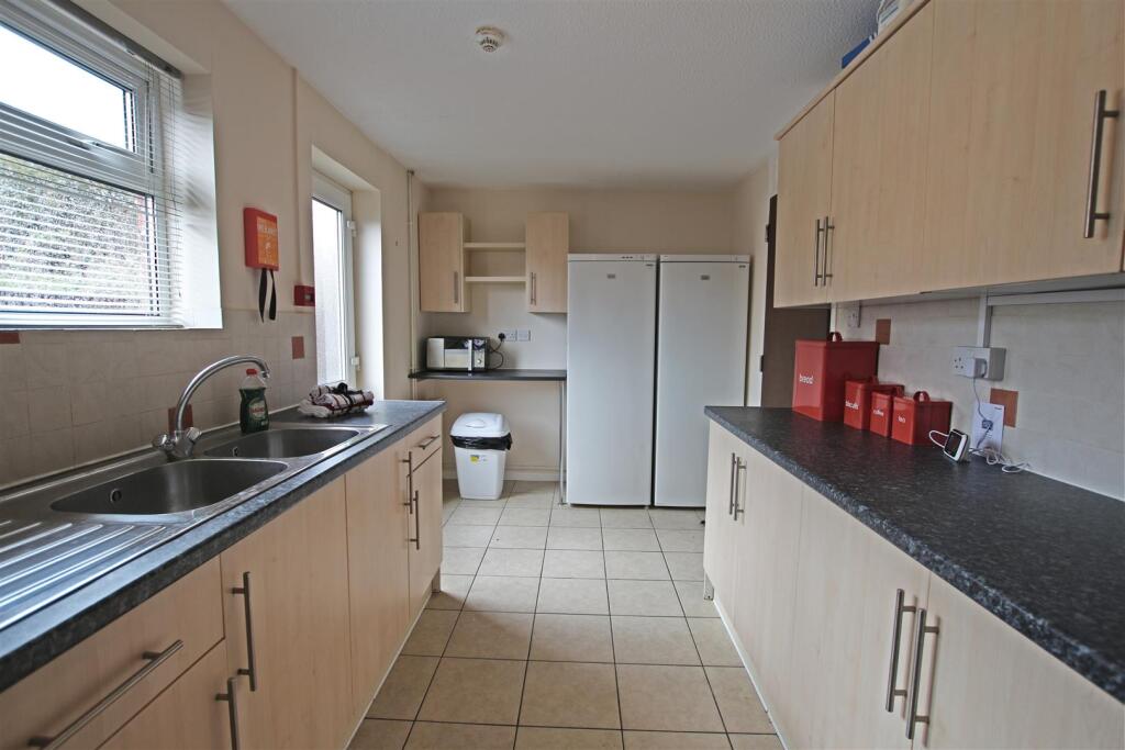 1 bed Private Halls for rent in Northampton. From Whites Estate Agents - Northampton