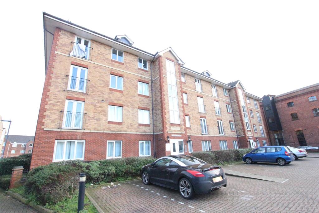 2 bed Private Halls for rent in Northampton. From Whites Estate Agents - Northampton