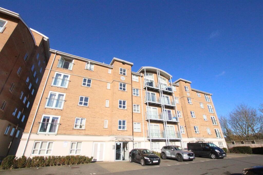 2 bed Private Halls for rent in Northampton. From Whites Estate Agents - Northampton