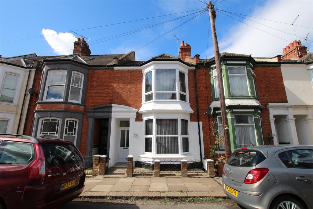 5 bed Mid Terraced House for rent in Northampton. From Whites Estate Agents - Northampton