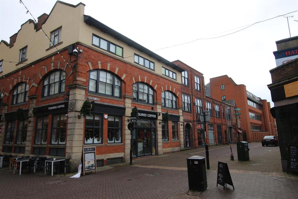 1 bed Private Halls for rent in Northampton. From Whites Estate Agents - Northampton