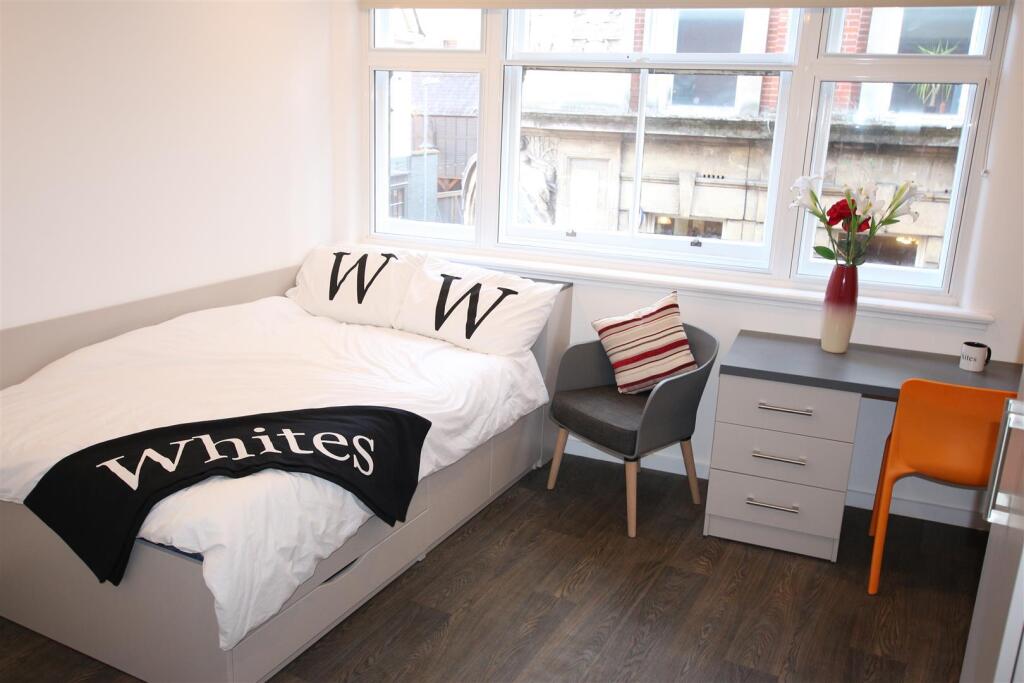 1 bed Private Halls for rent in Northampton. From Whites Estate Agents - Northampton