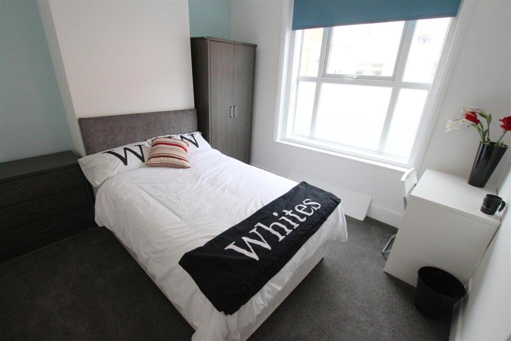 1 bed Private Halls for rent in Northampton. From Whites Estate Agents - Northampton
