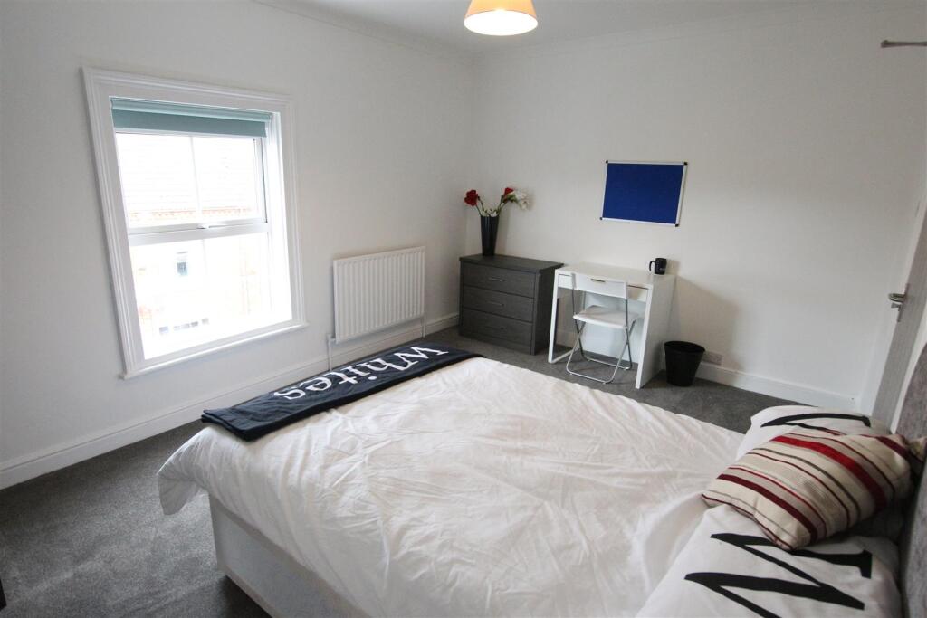 1 bed Private Halls for rent in Northampton. From Whites Estate Agents - Northampton
