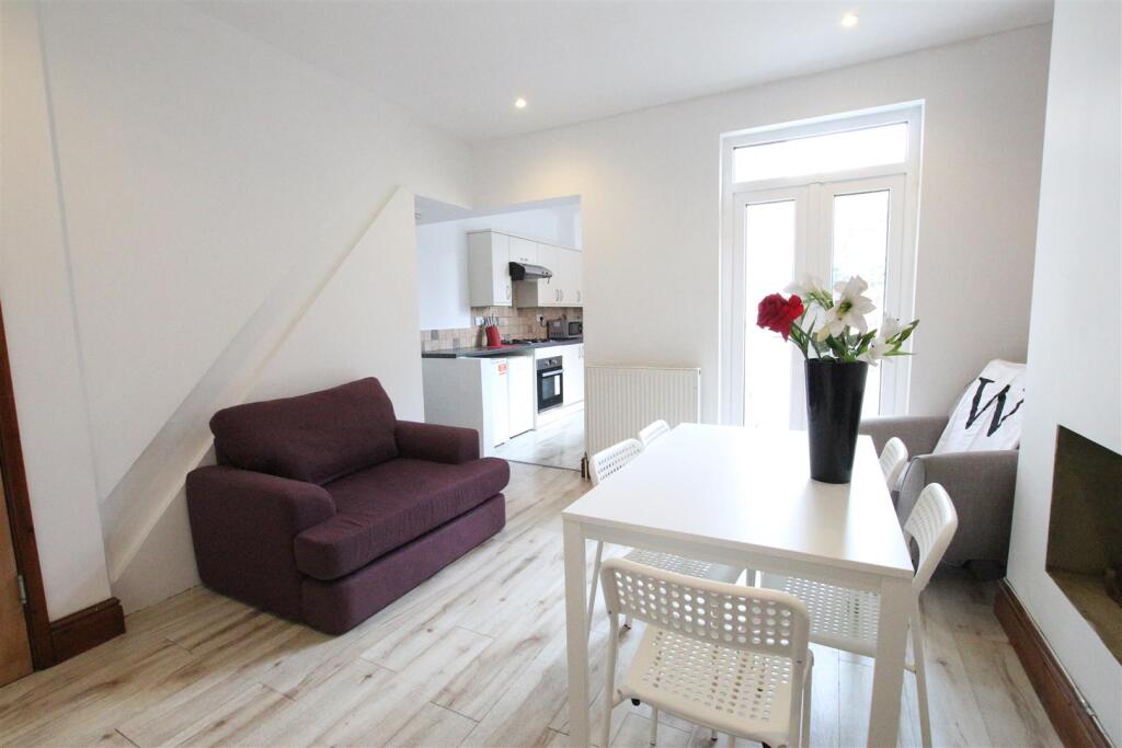 1 bed Private Halls for rent in Northampton. From Whites Estate Agents - Northampton 1 bed Private Halls for rent in Northampton. From Whites Estate Agents - Northampton