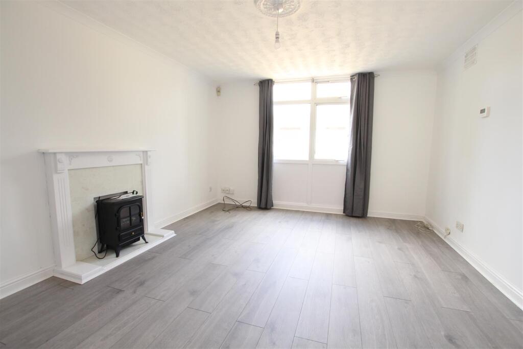 3 bed Detached for rent in Northampton. From Whites Estate Agents - Northampton