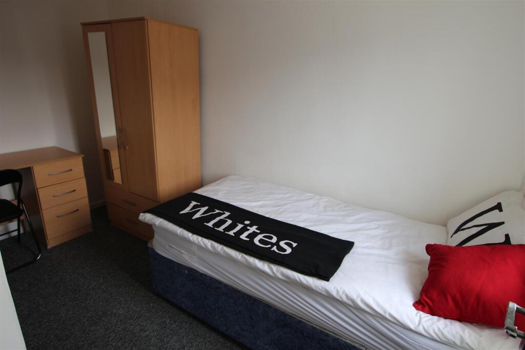 5 bed House Share for rent in Collingtree. From Whites Estate Agents - Northampton