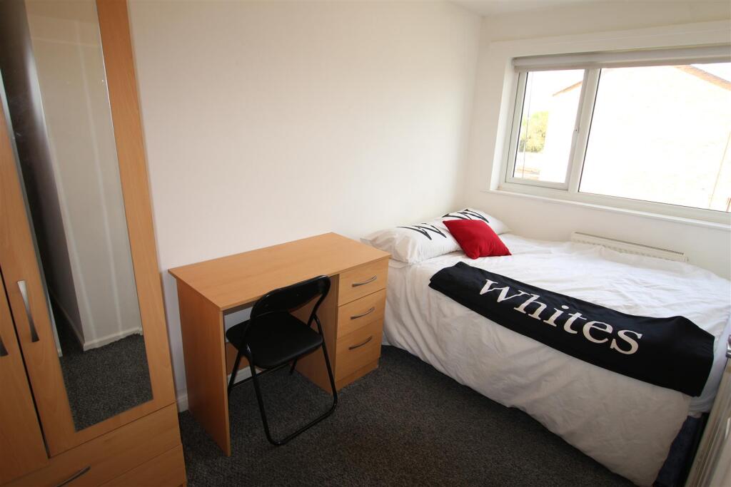 5 bed House Share for rent in Collingtree. From Whites Estate Agents - Northampton