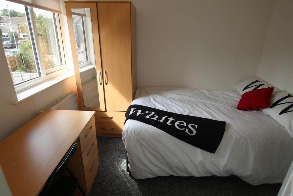 5 bed House Share for rent in Collingtree. From Whites Estate Agents - Northampton