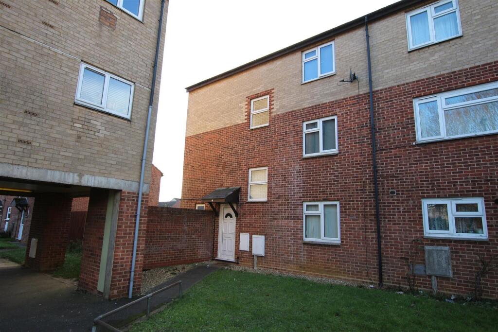 6 bed House Share for rent in Northampton. From Whites Estate Agents - Northampton