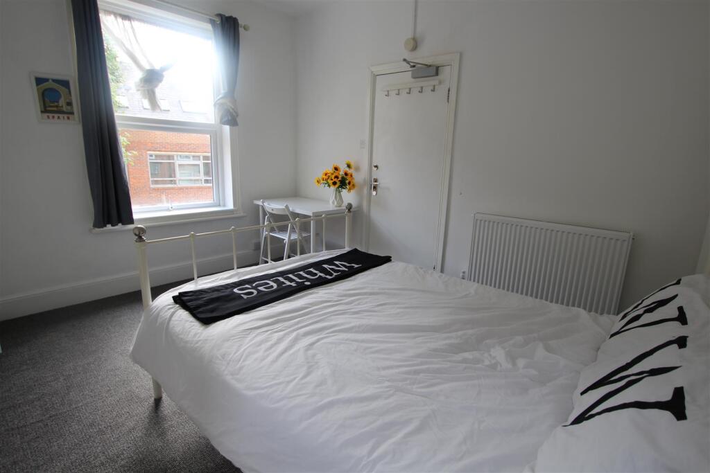 5 bed House Share for rent in Northampton. From Whites Estate Agents - Northampton