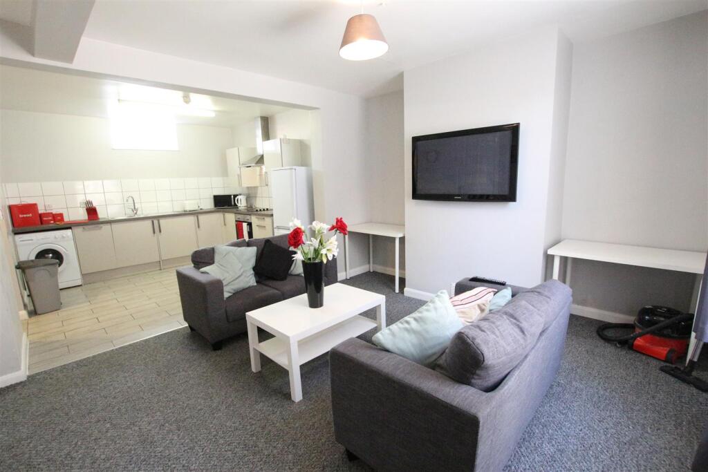 5 bed House Share for rent in Northampton. From Whites Estate Agents - Northampton