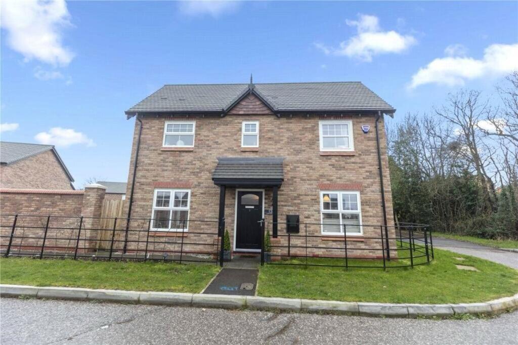 3 bed Detached for rent in Dean Row. From Rooftops Letting & Management Ltd - Wilmslow