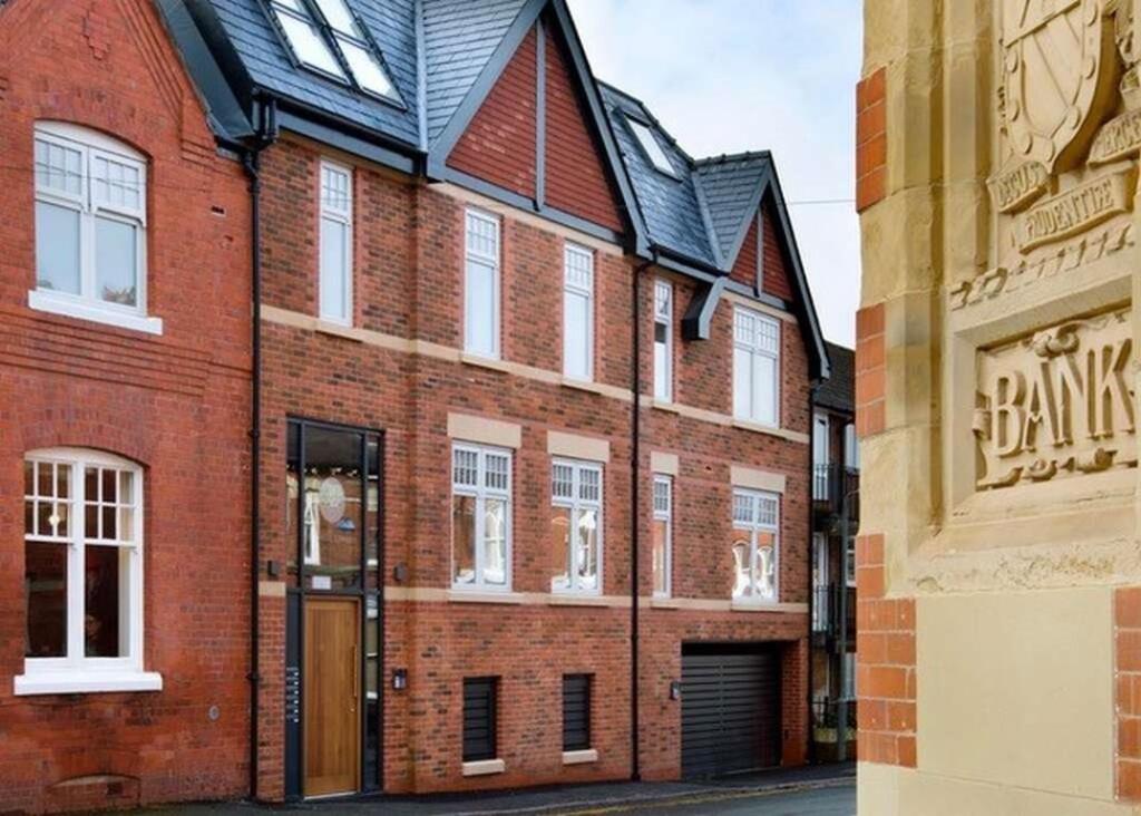 3 bed Apartment for rent in Alderley Edge. From Rooftops Letting & Management Ltd - Wilmslow