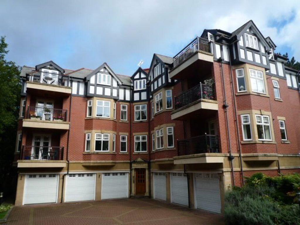 3 bed Apartment for rent in Hale. From Rooftops Letting & Management Ltd - Wilmslow