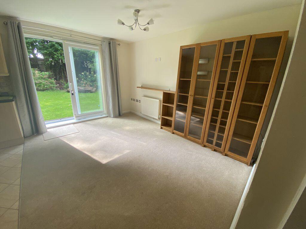 2 bed Apartment for rent in Altrincham. From Rooftops Letting & Management Ltd - Wilmslow 2 bed Apartment for rent in Altrincham. From Rooftops Letting & Management Ltd - Wilmslow