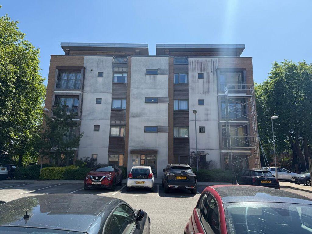 2 bed Apartment for rent in Gatley. From Rooftops Letting & Management Ltd - Wilmslow 2 bed Apartment for rent in Gatley. From Rooftops Letting & Management Ltd - Wilmslow