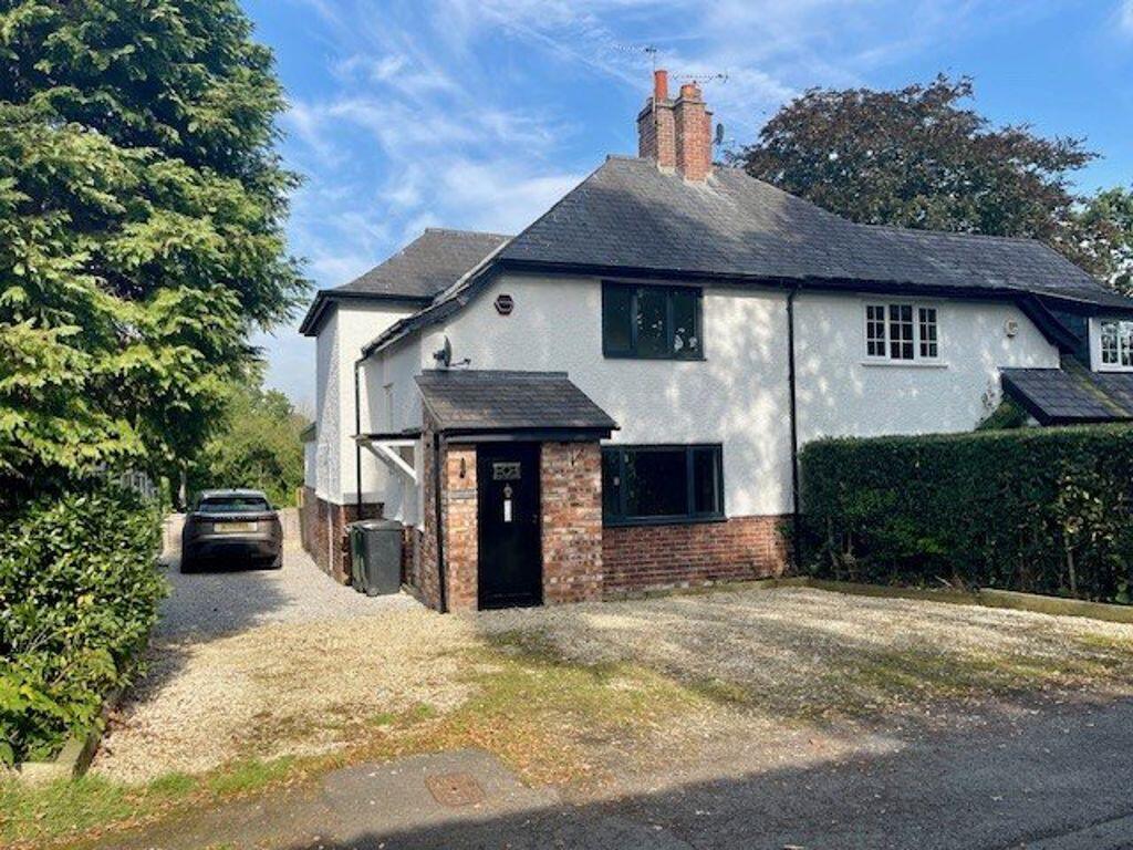 2 bed Cottage for rent in Dean Row. From Rooftops Letting & Management Ltd - Wilmslow